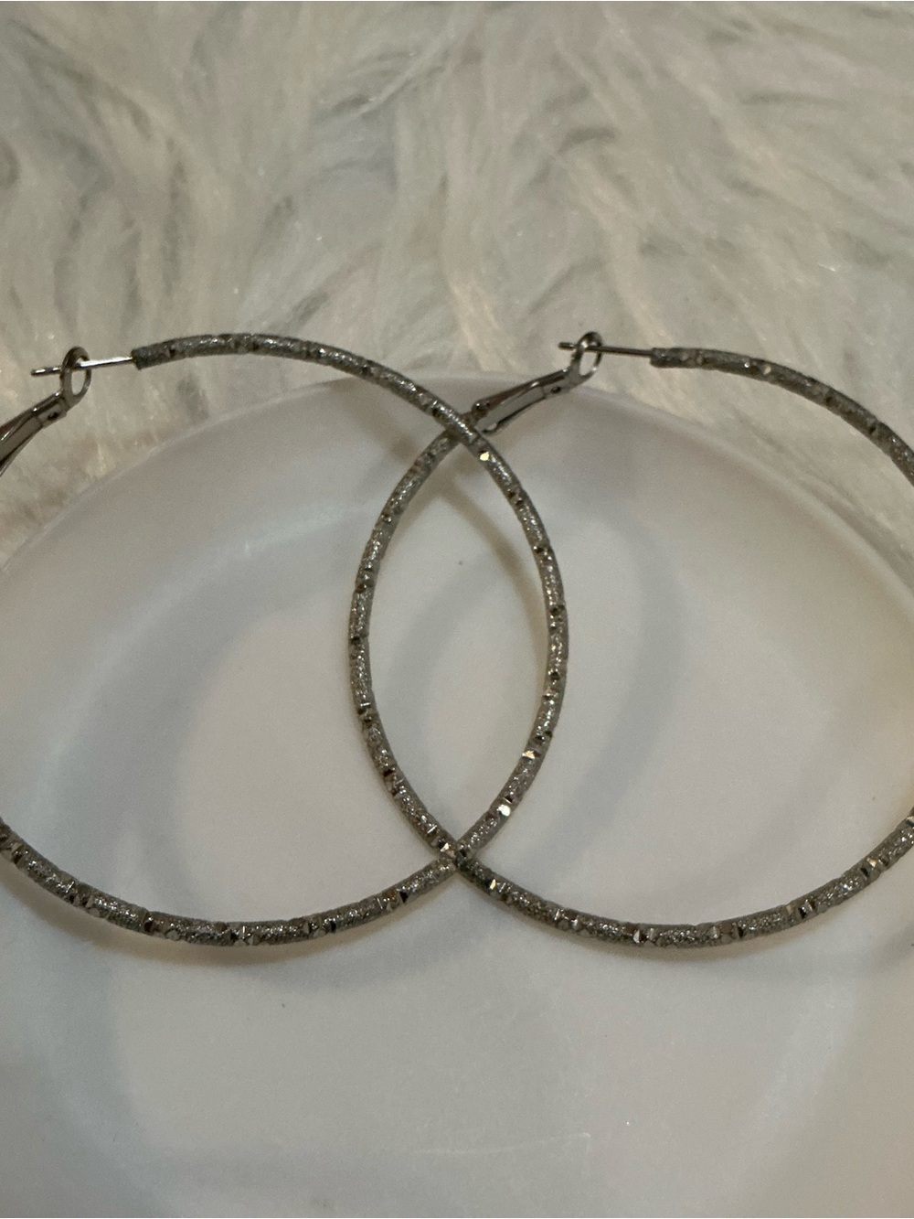 2000s Y2K vintage sparkly silver-tone hoop earrings for women